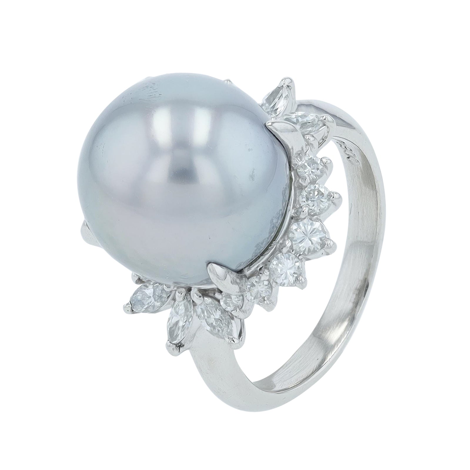 PT900 Pearl Center Halo Ring