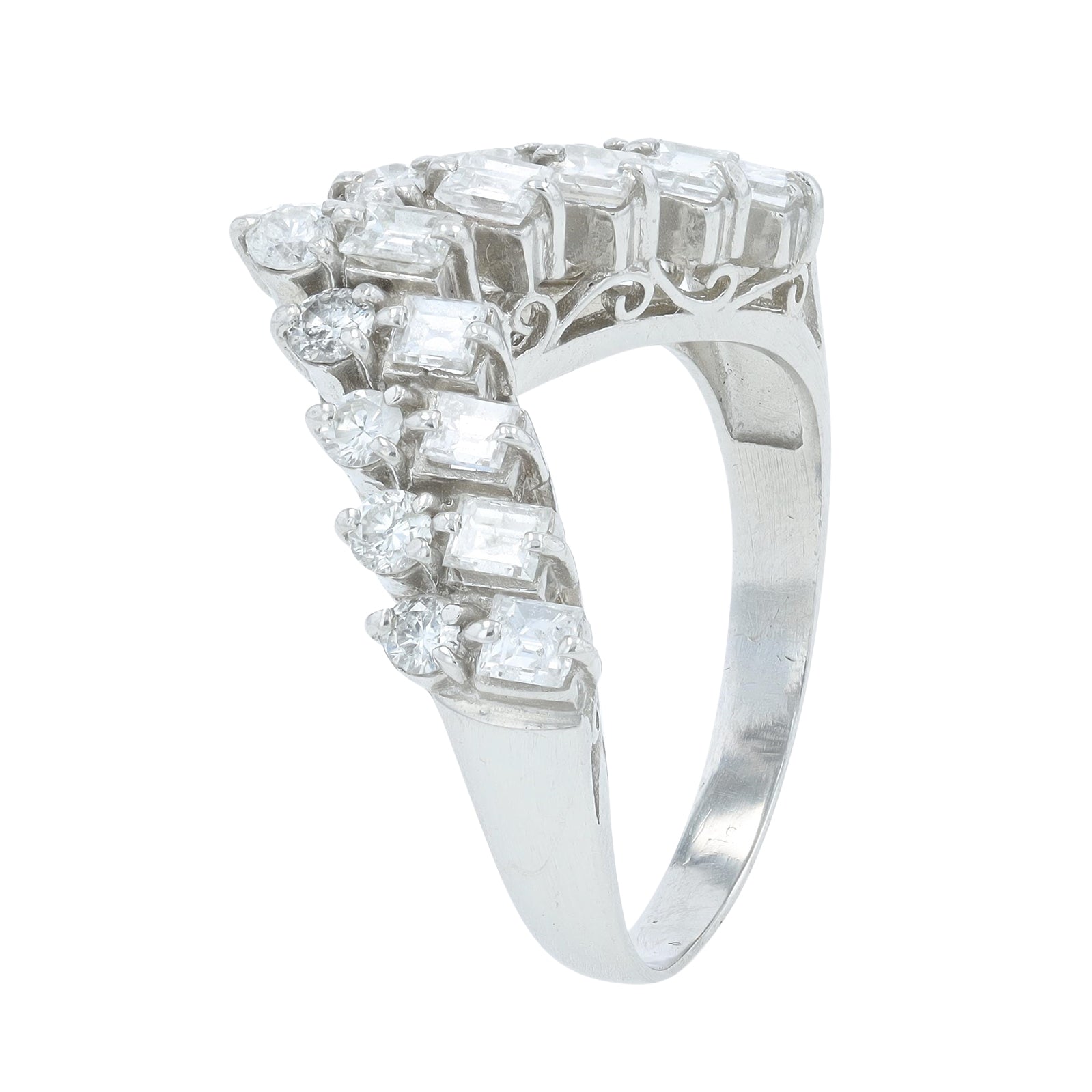PT900 1 CTW Diamond Chevron Band