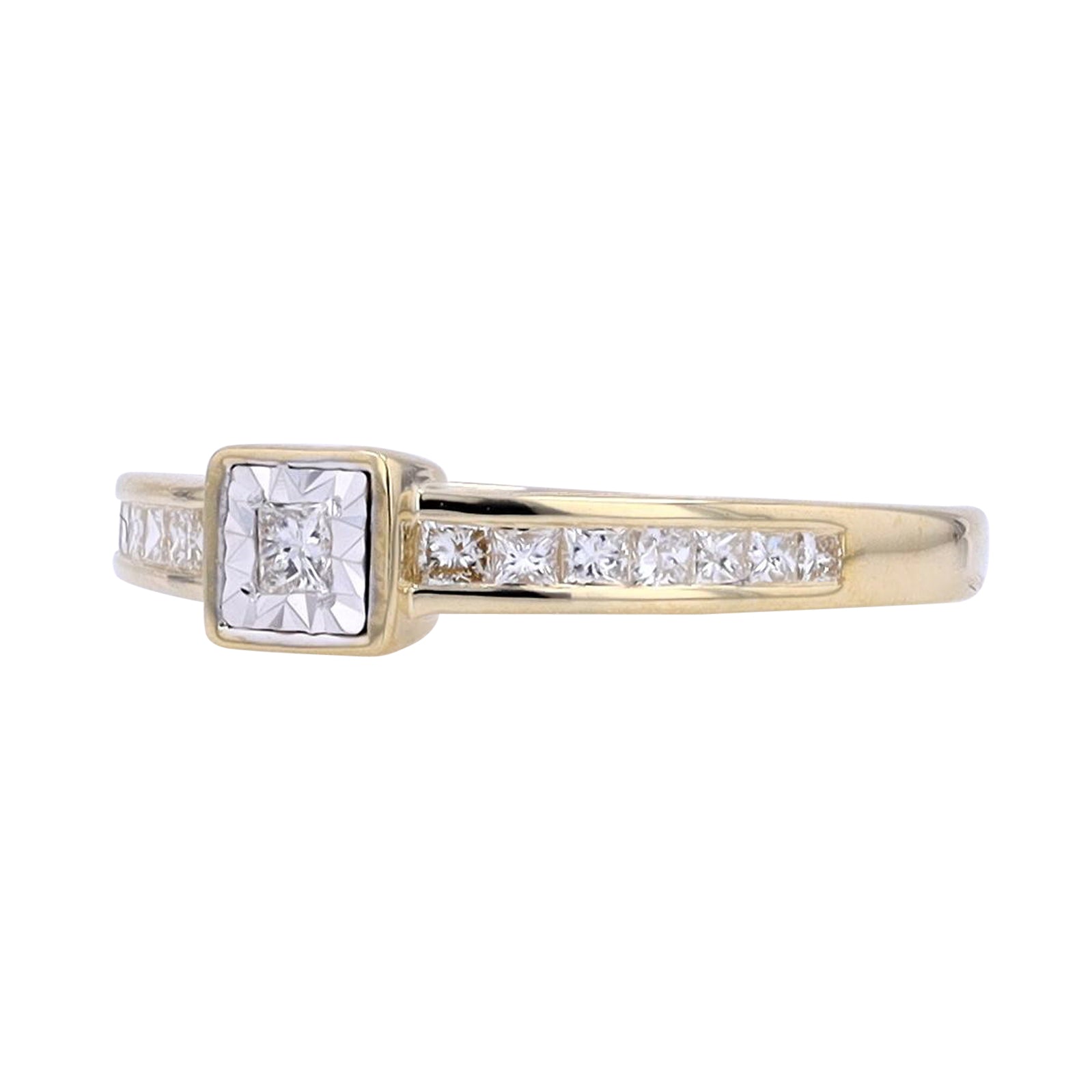 10K Princess Cut Center Engagement Ring<p><strong>More Colors Available</p></strong>