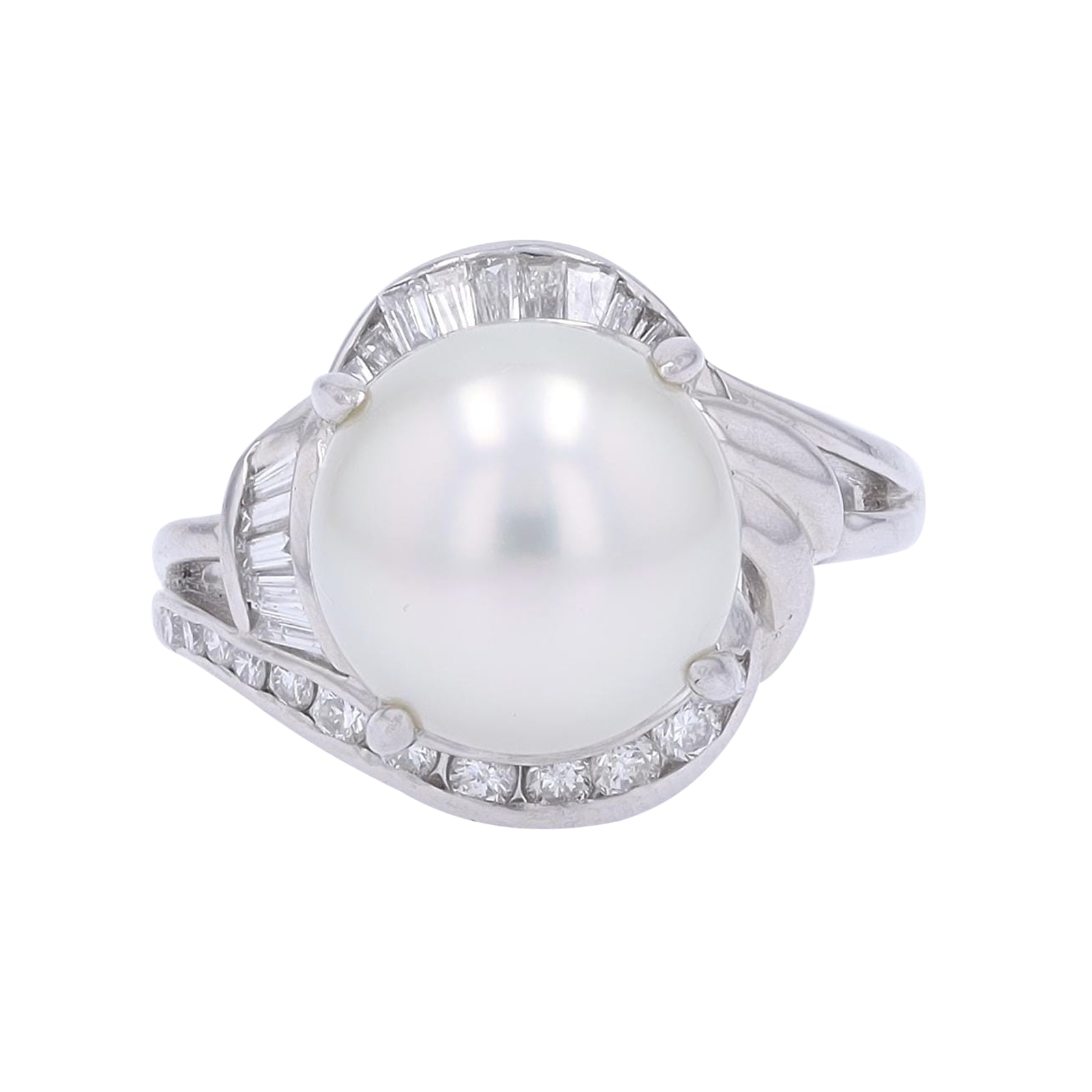 PT900 10.95MM Pearl Ring<p><strong>$649</p></strong>