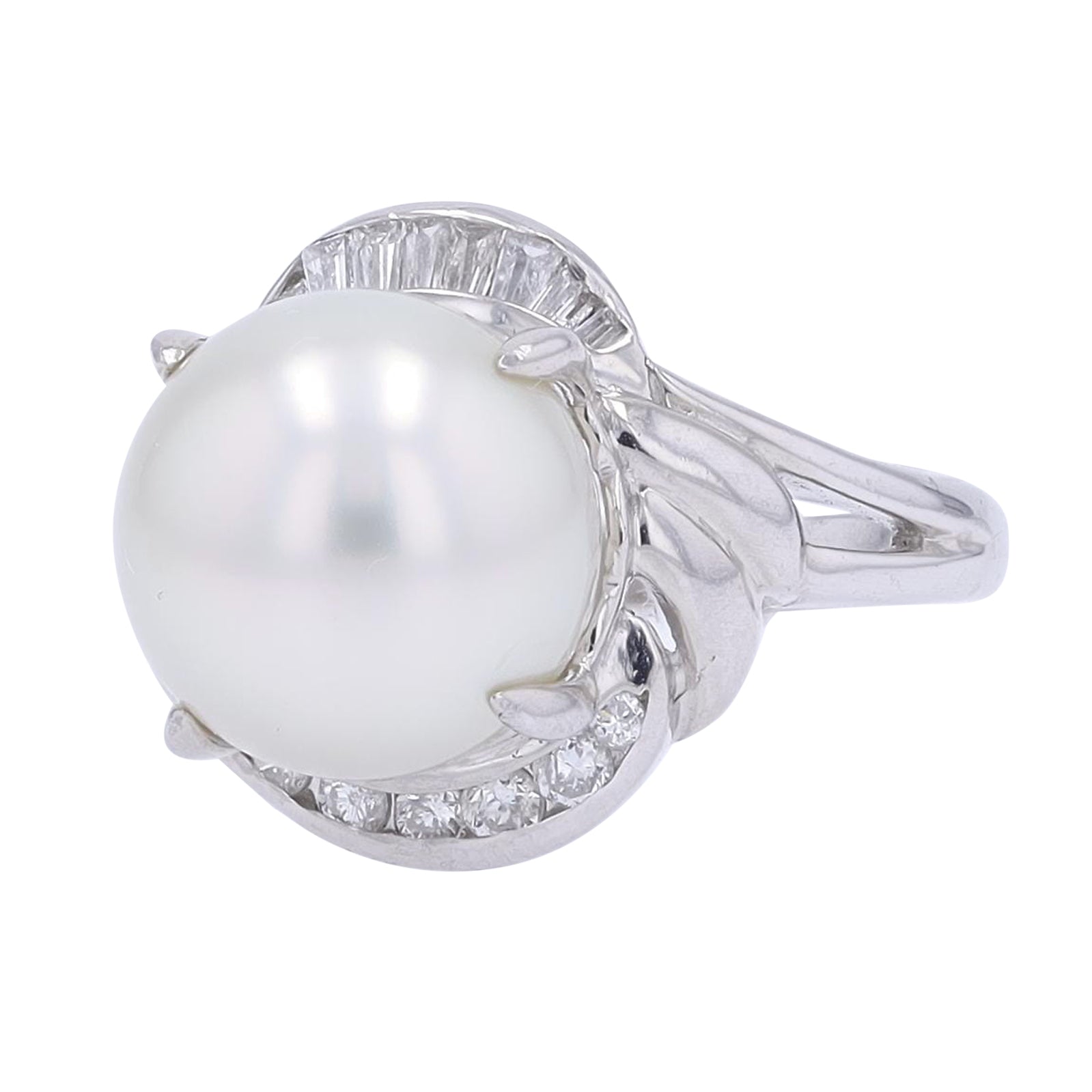 PT900 10.95MM Pearl Ring<p><strong>$649</p></strong>