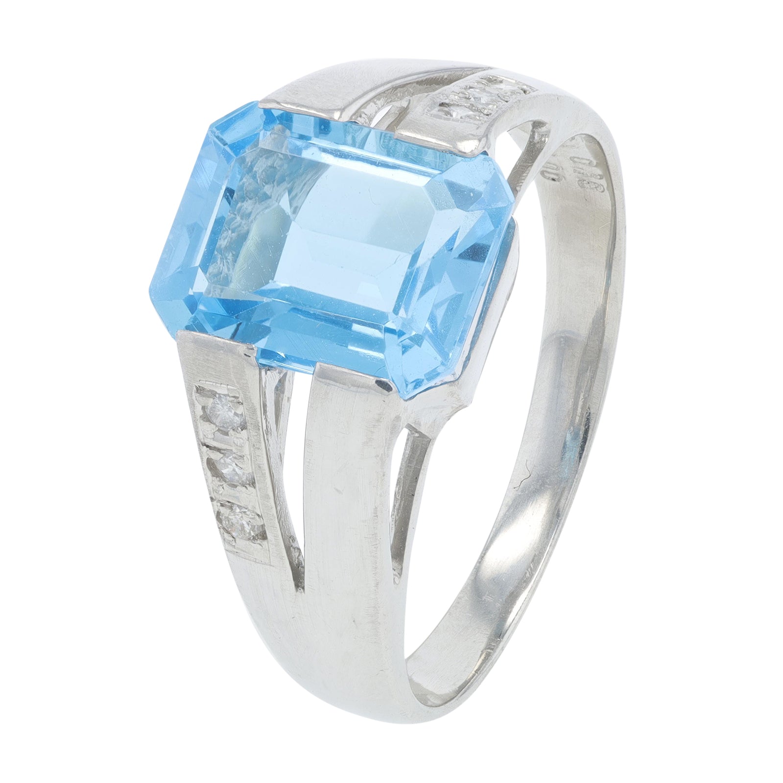 PT900 4 CT Blue Topaz Ring