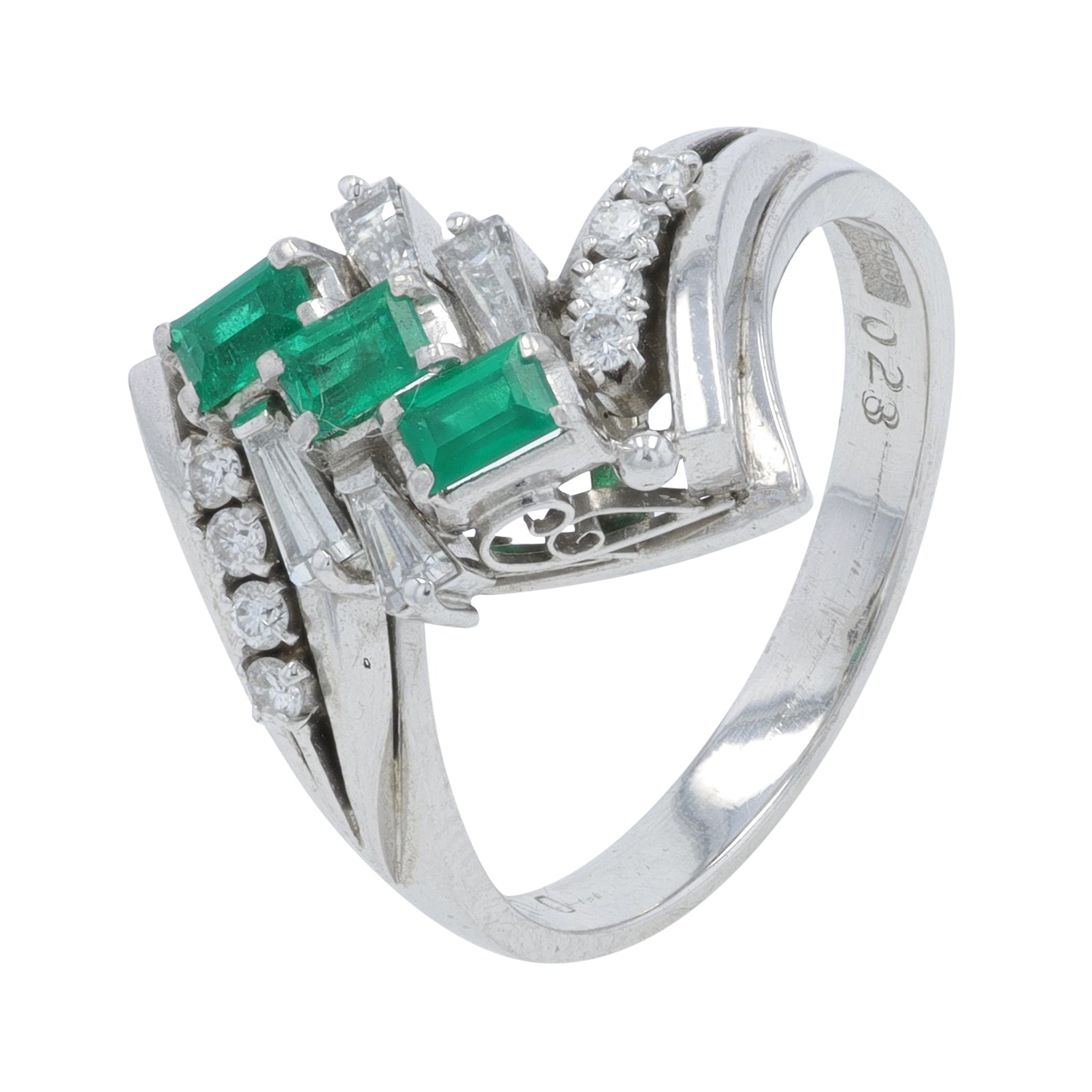 PT900 .28 CTW Emerald Ring