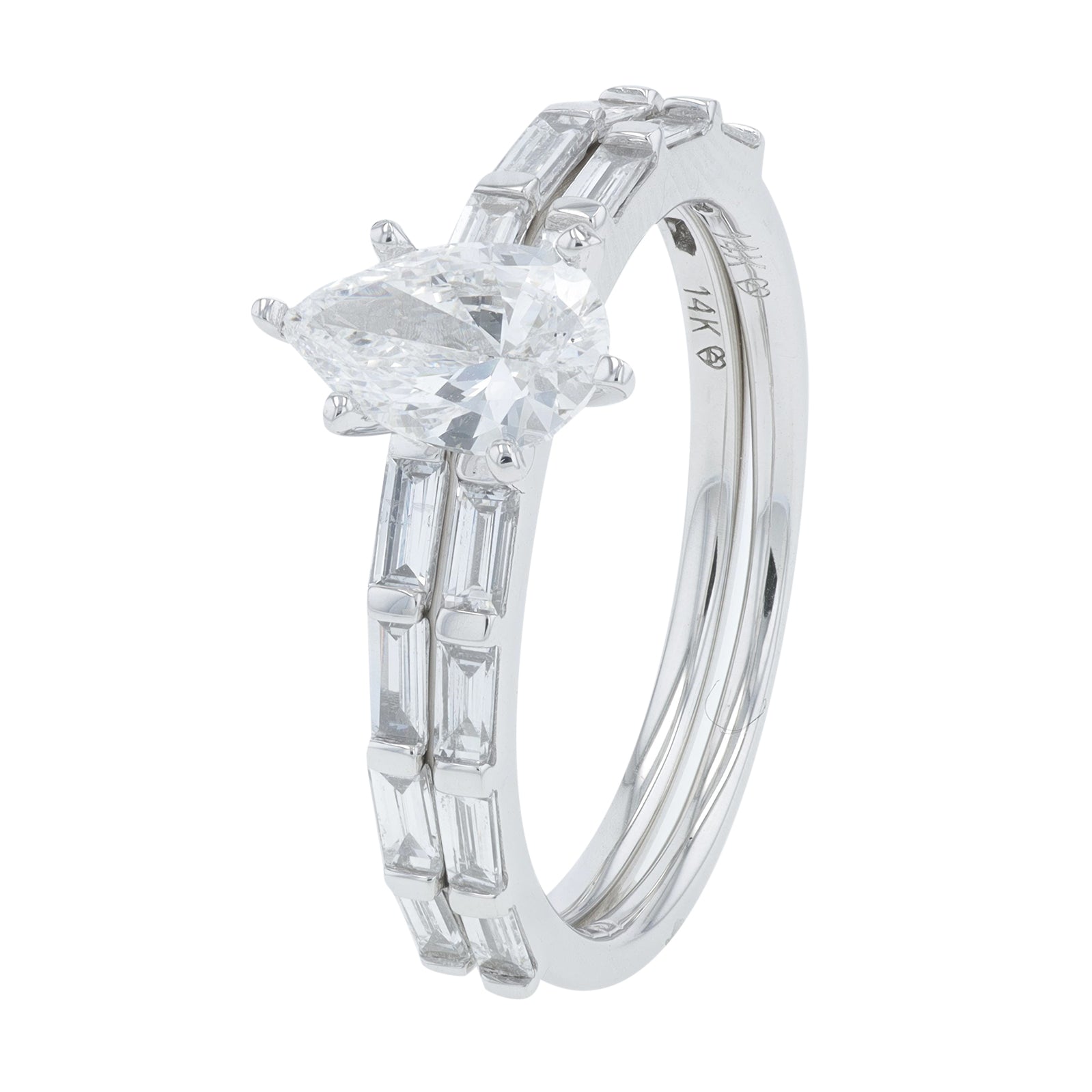 14K WG 0.75 CT Pear Cut Center Lab Grown Diamond Bridal Set<p><strong>Lab Grown Diamond</p></strong>